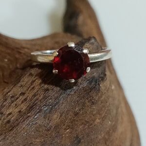 Vintage 925 Sterling Silver Solitaire Red Garnet Ring